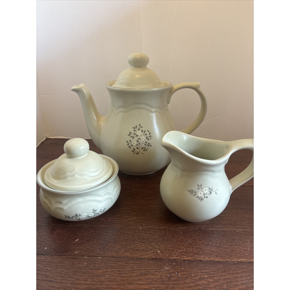 Pfaltzgraff Heirloom Beverage Tea‎ Pot w/Lid 48oz & Creamer 12oz & Sugar Bowl